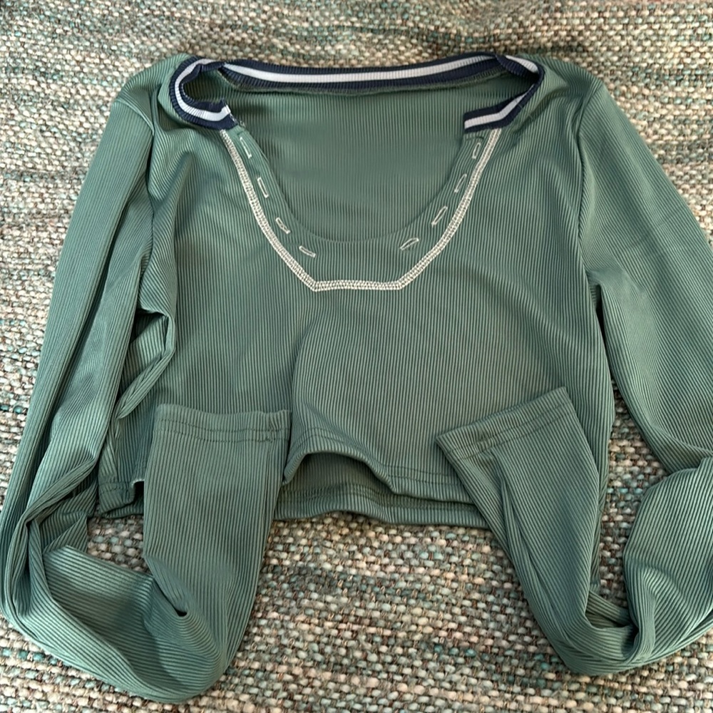 green cropped long sleeve